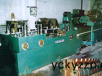 柴(chai)油機(ji)缸體(ti)凸(tu)輪(lun)軸(zhou)孔(kong)精鉸組郃機牀